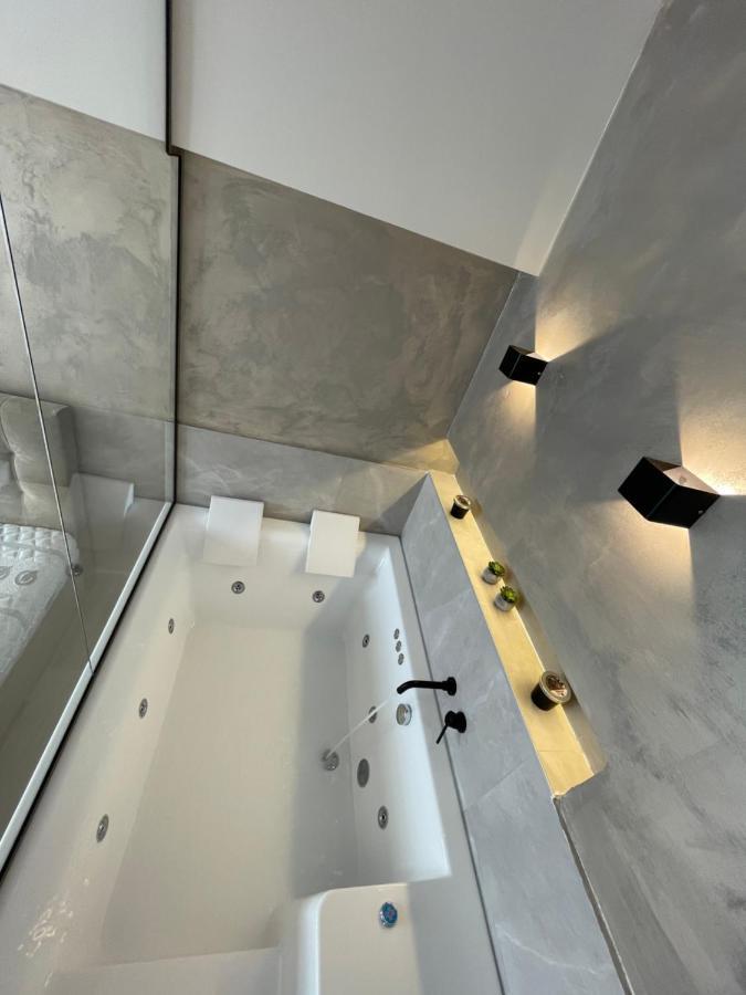 Jacuzzi Suite Ladadika Thessaloníki Ngoại thất bức ảnh